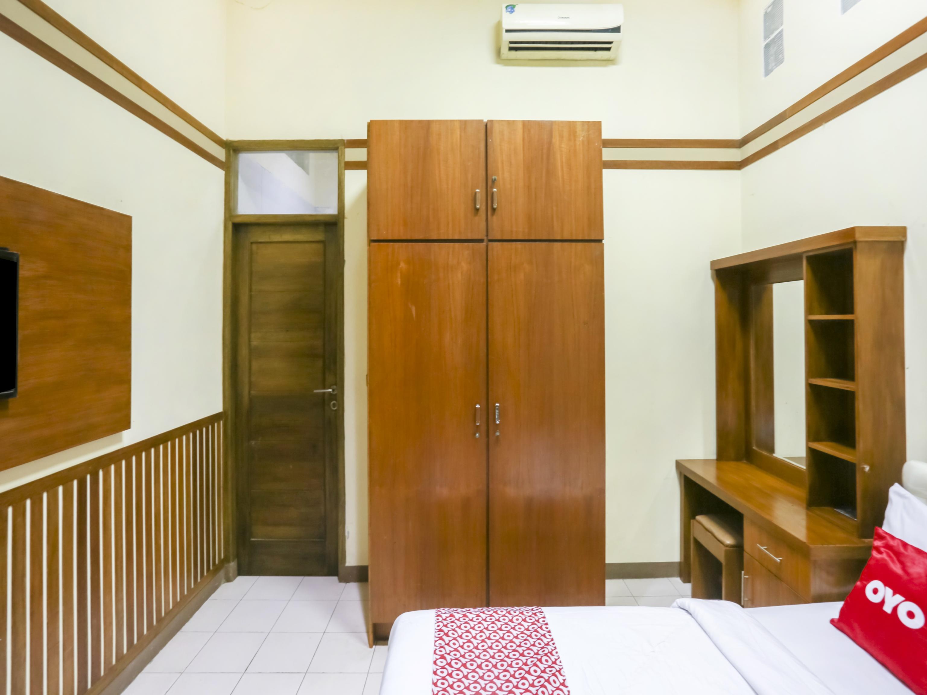 Oyo 90066 Tobana Pejaten House Jakarta Exterior photo